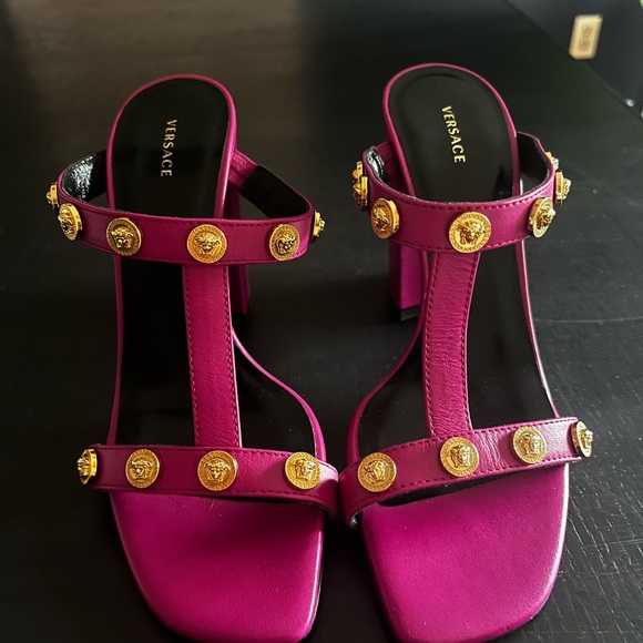 Brand New Never Worn Authentic Versace  Pink Leather Studded Accents T-strap. - Picture 5 of 8
